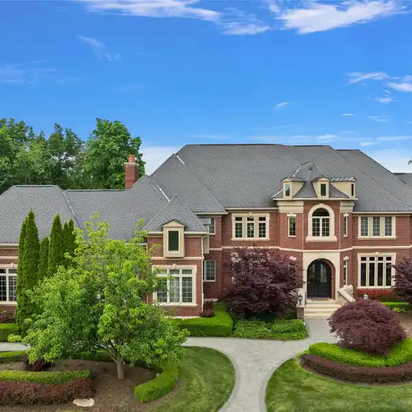 A TRULY REMARKABLE RESIDENCE