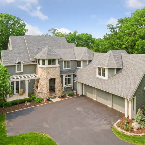 IMPECCABLY MAINTAINED HOME IN PROVIDENCE BY THE LAKE