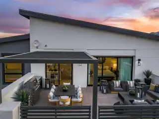 Penthouse Villa Overlooking Paseo