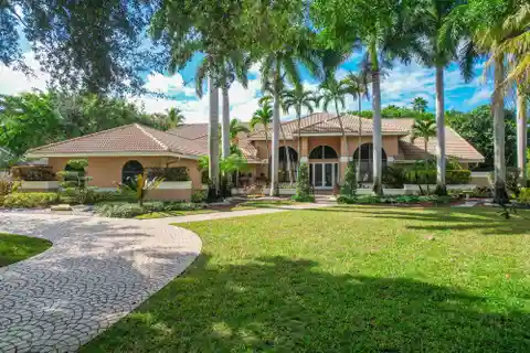 Spectacular Home in Prestigious Cypresshead