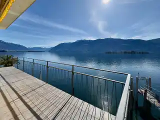 Bright Home with Direct Lake Access