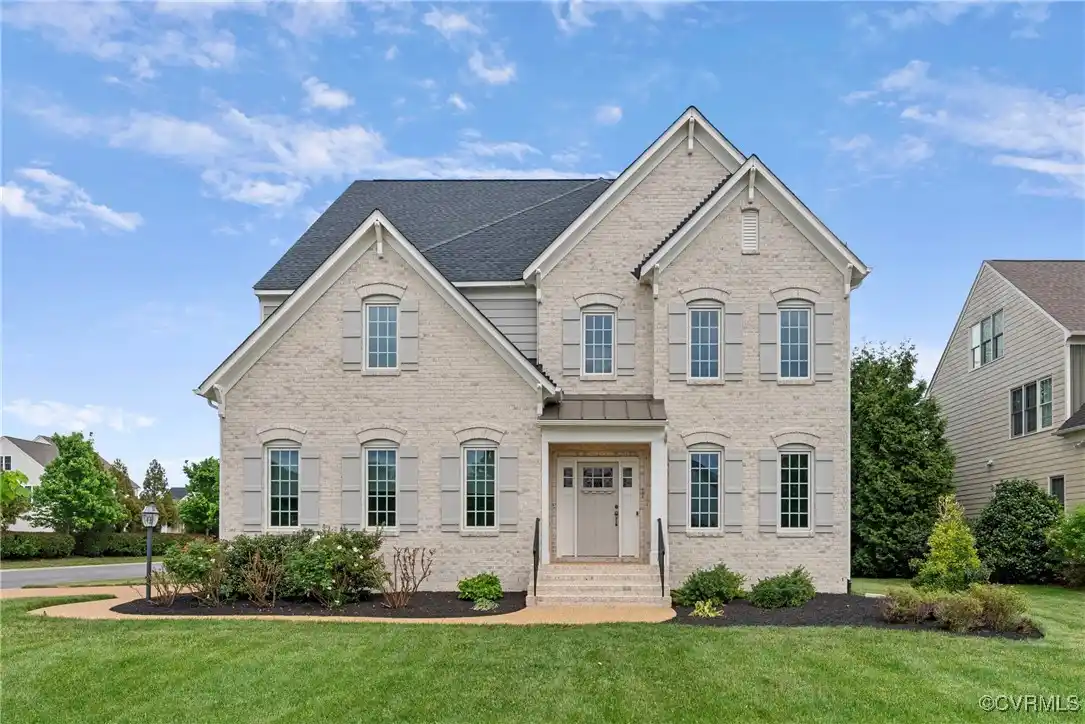 Move-in Ready Gem with Designer Finishes
