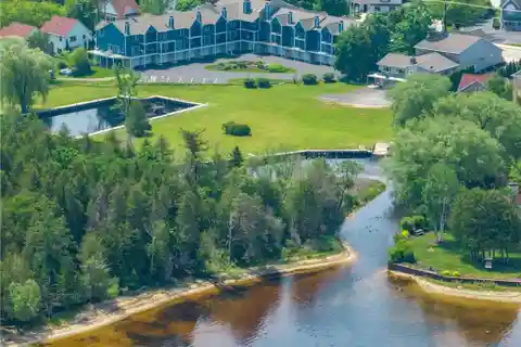 Iconic Location Overlooking Fish Creek
