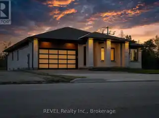 Serene Niagara Homes with Waterfront Canal Views