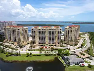 Exquisite End-Unit in Tarpon Point Marina