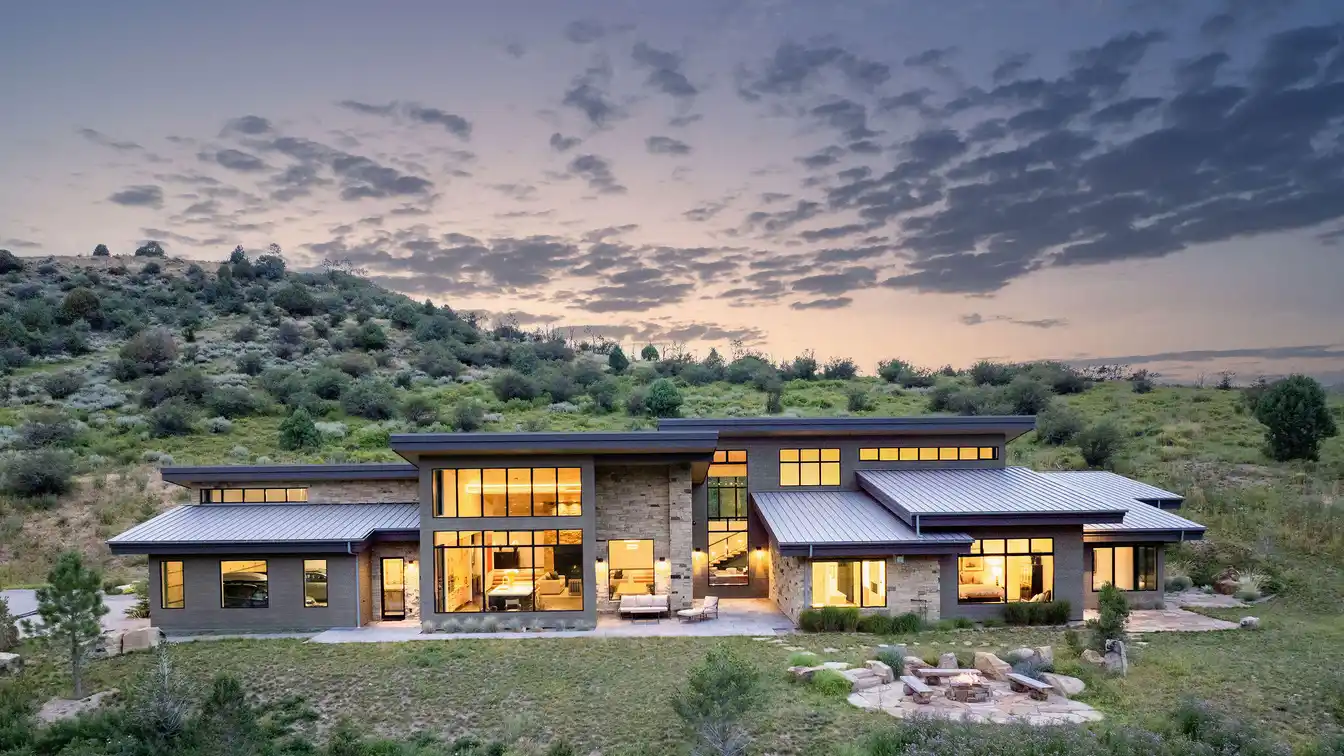 Newer Luxurious Contemporary Mountain Home