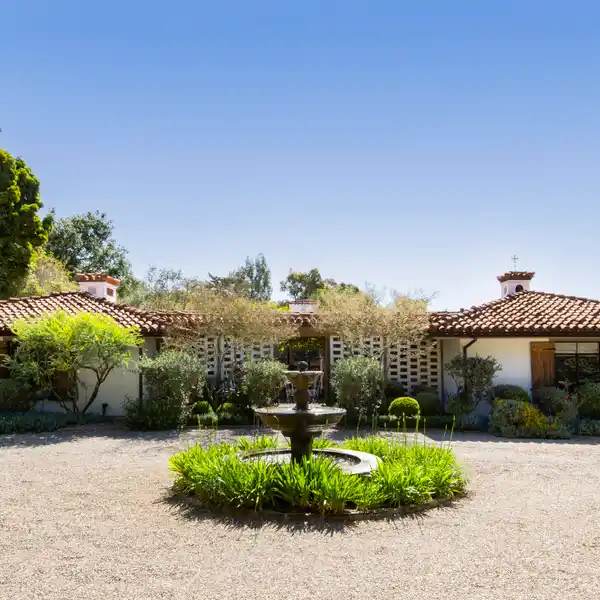 ENCHANTING RETREAT IN THE GOLDEN QUADRANGLE