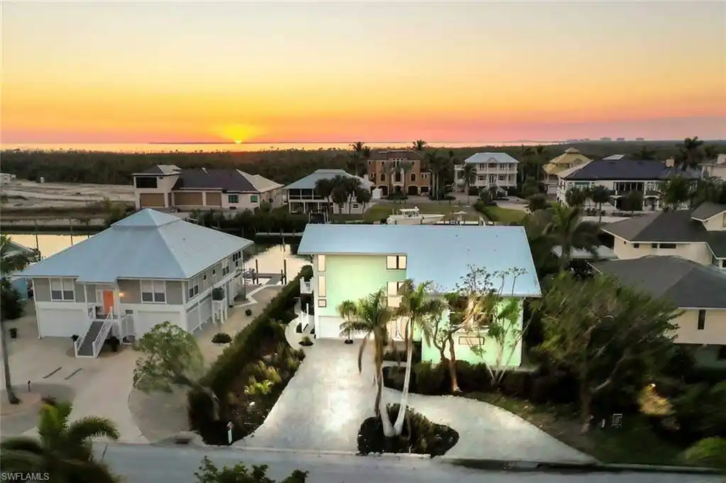 Boater's Paradise in Desirable Siesta Isles