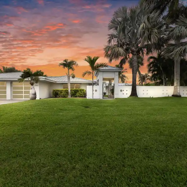 RARE CUSTOM MID CENTURY MODERN WATERFRONT HOME