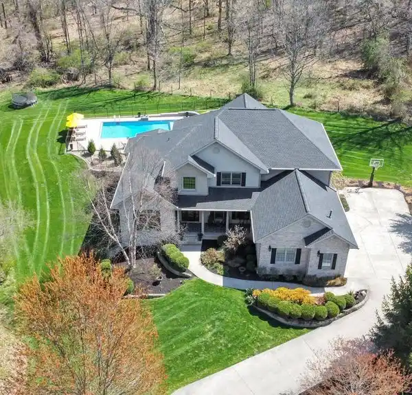 EXCEPTIONAL HOME IN BRYN DU WOODS