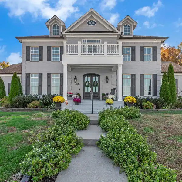 LOVELY HOME WITH STUNNING DOUBLE FRONT DOORS