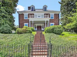 Timeless Roanoke Beauty on Triple Lot