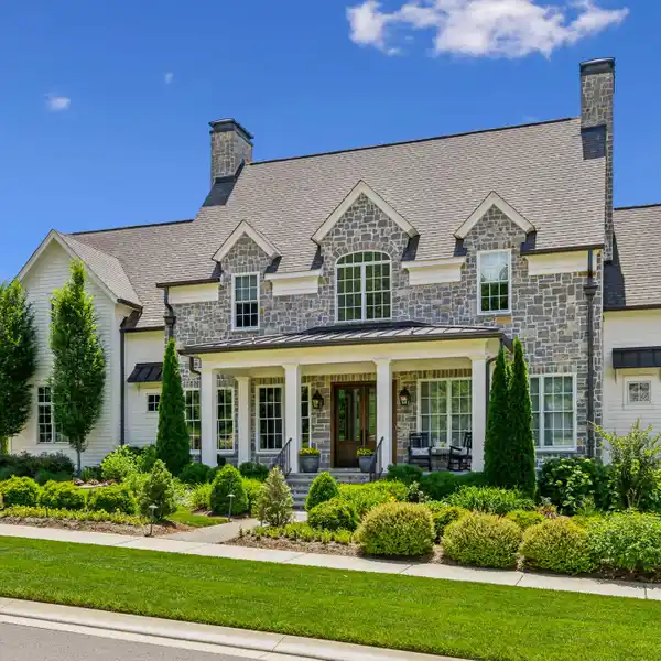 ELEGANT RETREAT IN THE HEART OF THE GROVE