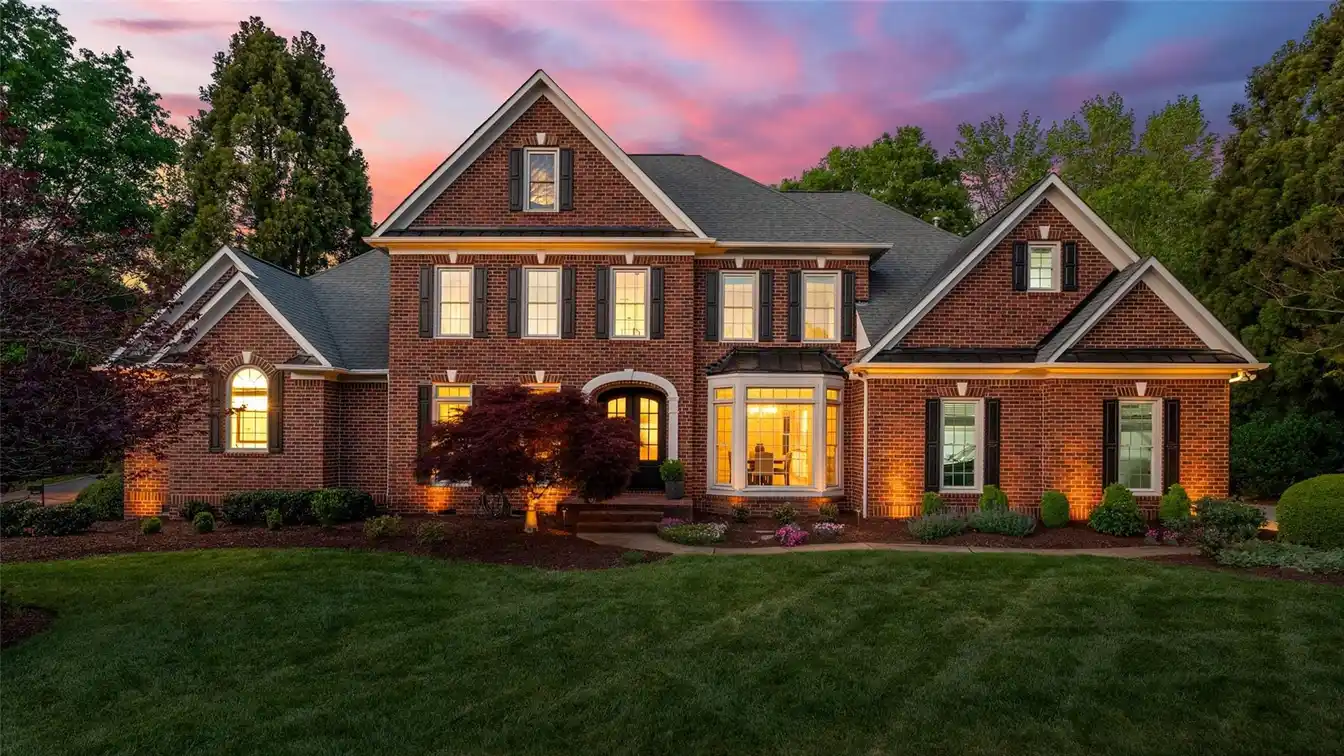 Exquisite Full-brick Residence