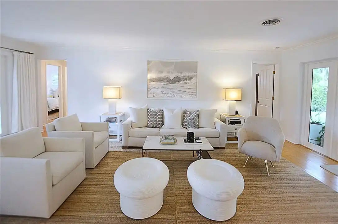 Beautiful Turnkey Home in Central Beach