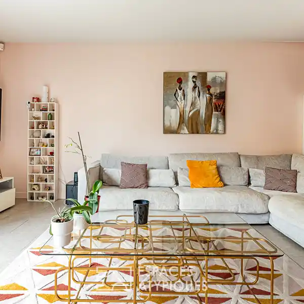 BRIGHT TOWNHOUSE WITH TERRACE AND GARDEN