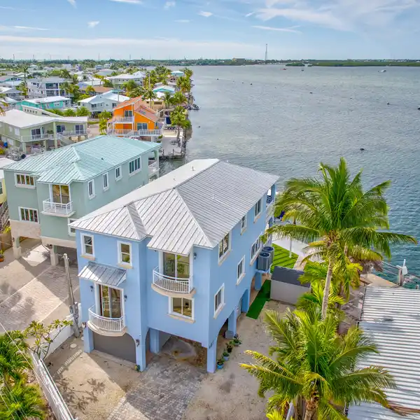WATERFRONT LUXURY IN THE HEART OF THE FLORIDA KEYS