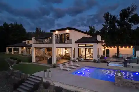 Tuscan-Inspired Okanagan Acreage