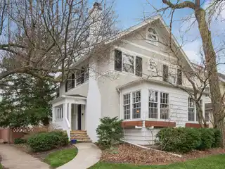 Cheery Light-filled Three-story Home