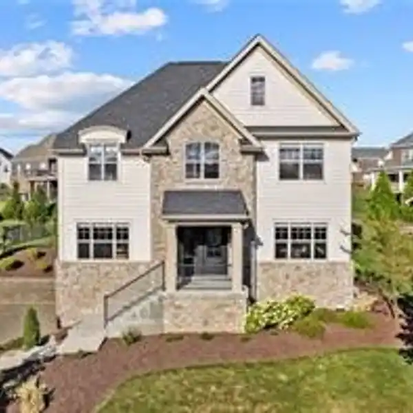 STUNNING CUSTOM HOME