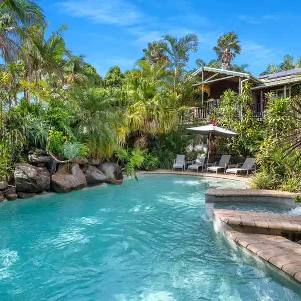 COASTAL ESTATE WITH HOME AND OFFICE SYNERGY