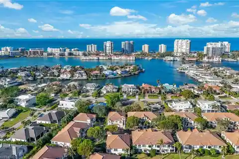 Impressive Three Bedroom Coach Home