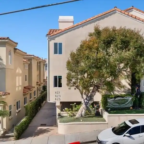 BREATHTAKING MULTI-LEVEL TOWNHOME