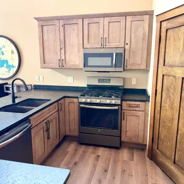 DISTINGUISHED CONDO ABOVE DOWNTOWN MINOCQUA
