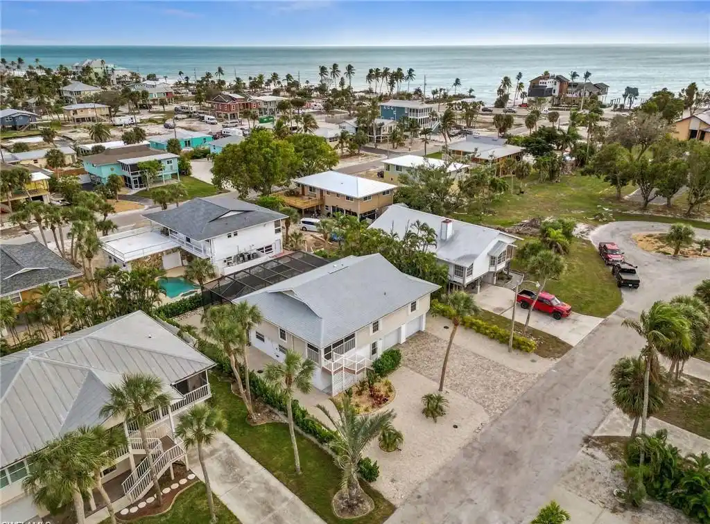 Completely Redefined Florida Oasis