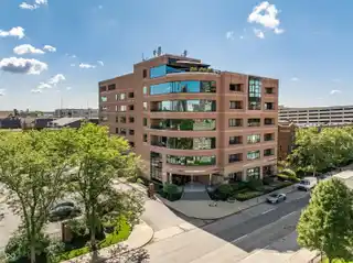 Elegant Corner Condo in Downtown Indy