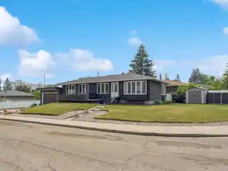 Renovated Bungalow in Sought-after Meadowlark Park