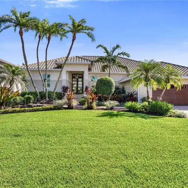 CHARMING WATERFRONT POOL HOME