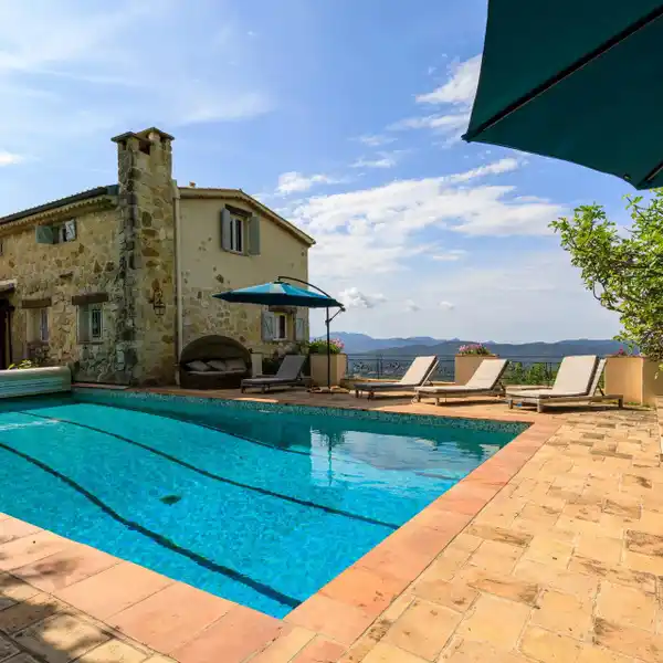 PEACEFUL VILLA ON AN EXPANSIVE PLOT