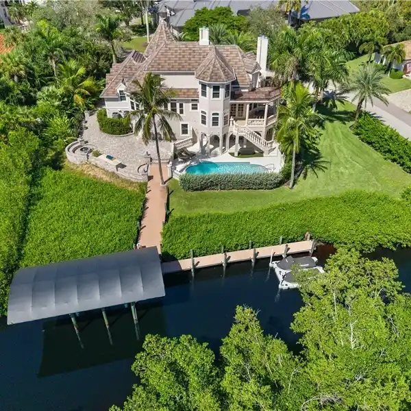 GRAND WATERFRONT ESTATE IN PRESTIGIOUS YACHTING COMMUNITY