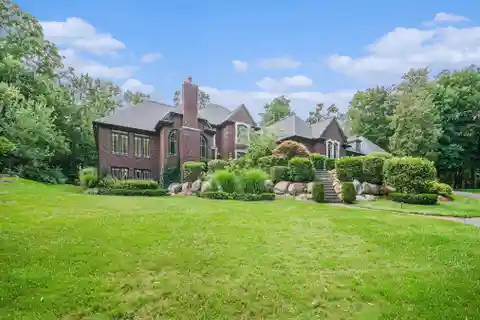 Luxury Living with Country Tranquility