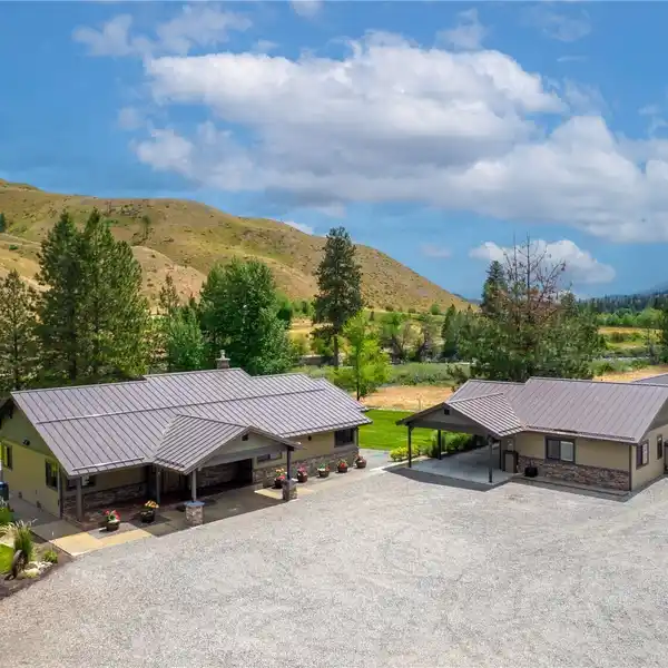 RIVERFRONT ESTATE ON 10.50 ACRES