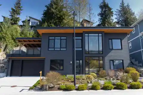 Stunning Post and Beam Home with Modern Eco-Friendly Design