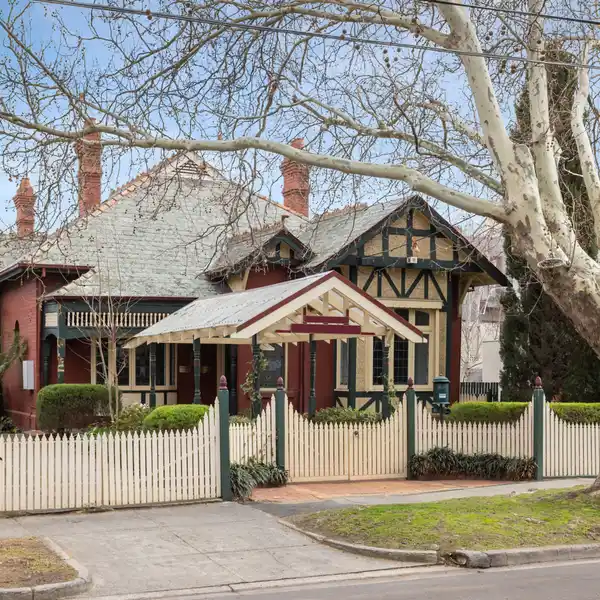 VERSATILE PROPERTY ON A DISTINGUISHED STREET