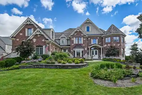 Bespoke Estate Defined by Timeless Elegance