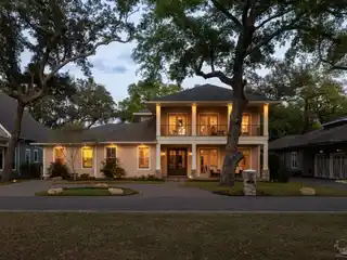 Exquisite Home in Exclusive Emanuel Point