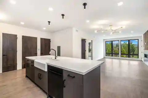 Wonderful Home at the Base of Mount Royal