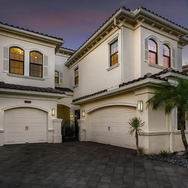 EXQUISITE HOME IN SEVEN BRIDGES