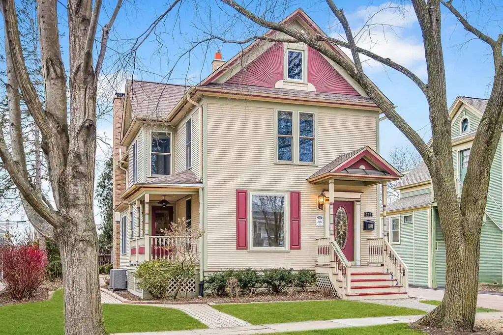 Fantastic Home in the Heart of Downtown Naperville