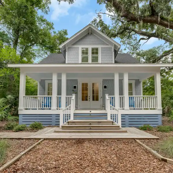 ELEGANT RETREAT BESIDE THE MARITIME FOREST