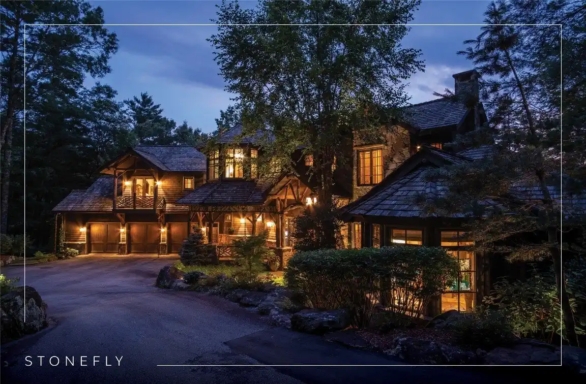 The Ultimate Mountain Lodge Showcasing a Stunning Whiteside Mountain Backdrop