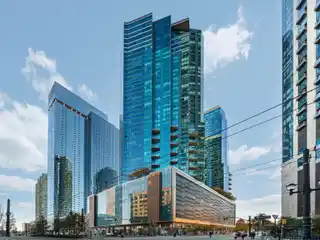 Luxury Glass-Curtain Residence in Paulus Hook