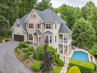 Beautiful Home in Upscale White Oak Plantation