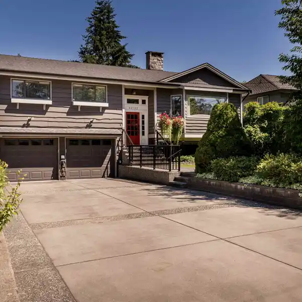 CUSTOM HOME ON A LARGE LOT IN GARIBALDI ESTATES