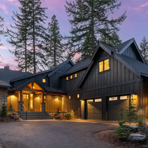 EXCEPTIONAL HOME ON THE ROPE RIDER GOLF COURSE