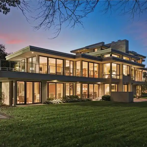 ARTFUL LUXURY HOME IN A GREEN SETTING